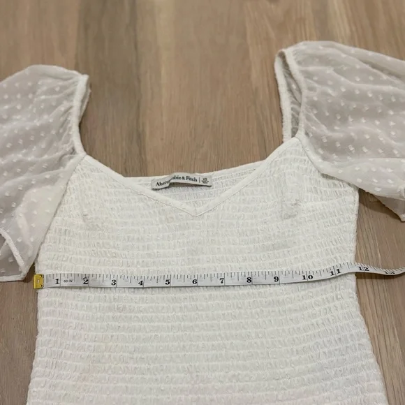 Abercrombie & fitch NWOT white smocked Swiss dot sleeve crop top - Picture 7 of 9